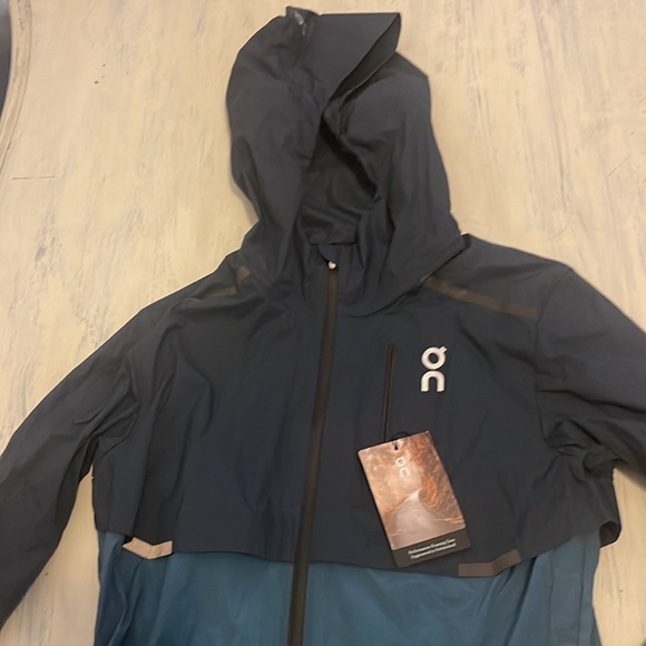 On Running Weather Jacket - Picture 2 of 4